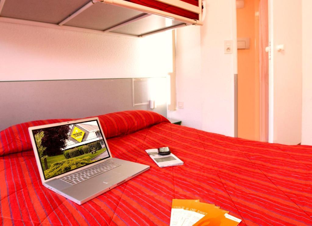 Premiere Classe Lyon Est Aeroport Saint Exupery Rom bilde