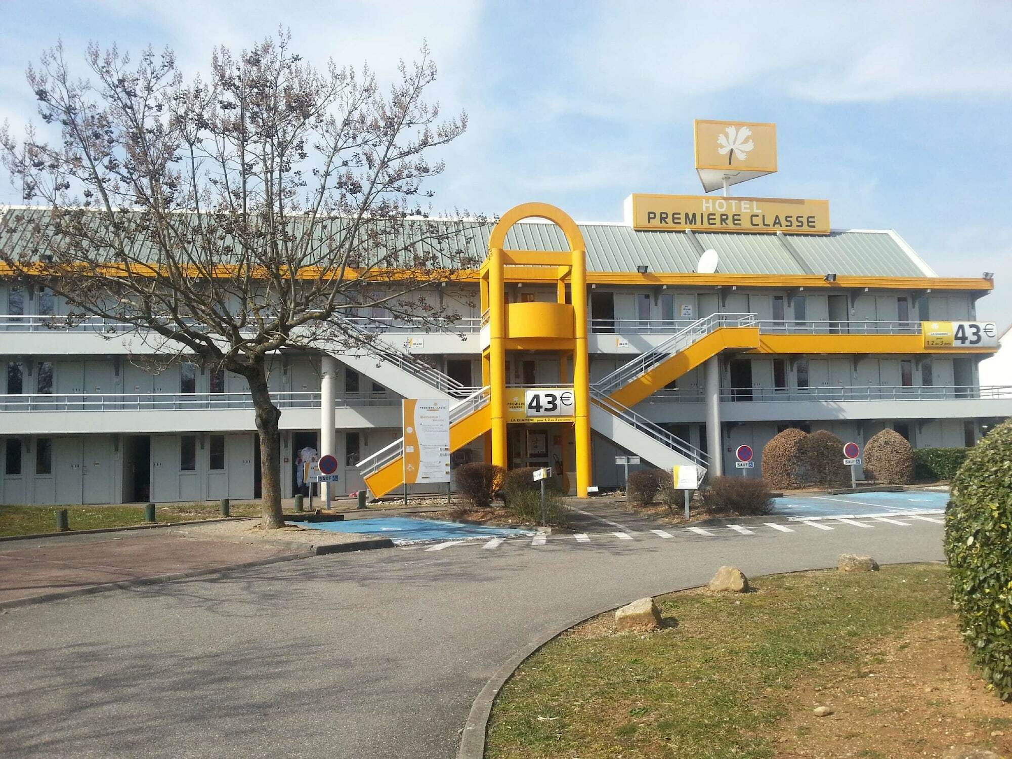 Premiere Classe Lyon Est Aeroport Saint Exupery Eksteriør bilde